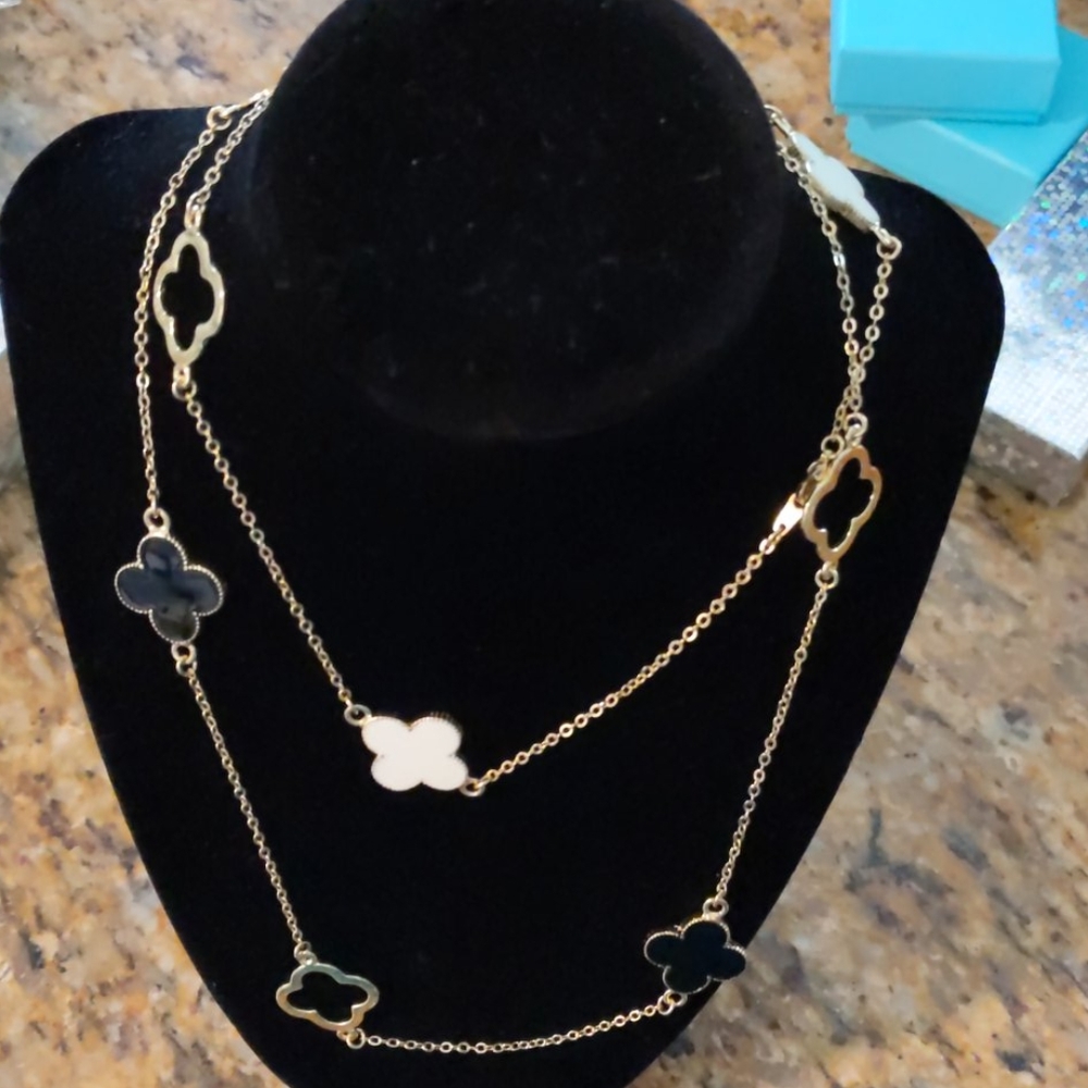NWOT INSPIRED L clover multicolor NECKLACE
